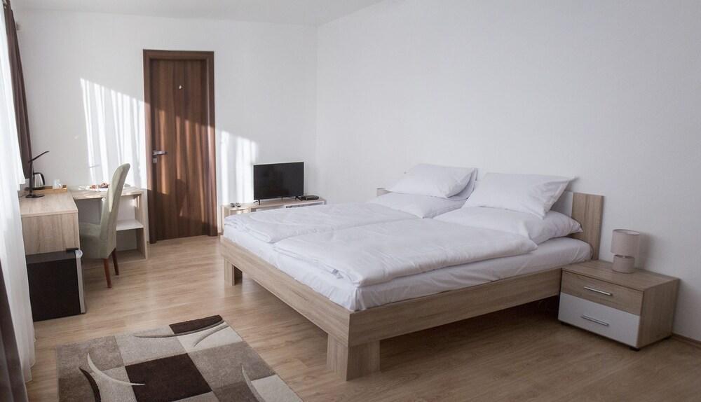 River View Apartments Hotel Братислава Екстер'єр фото